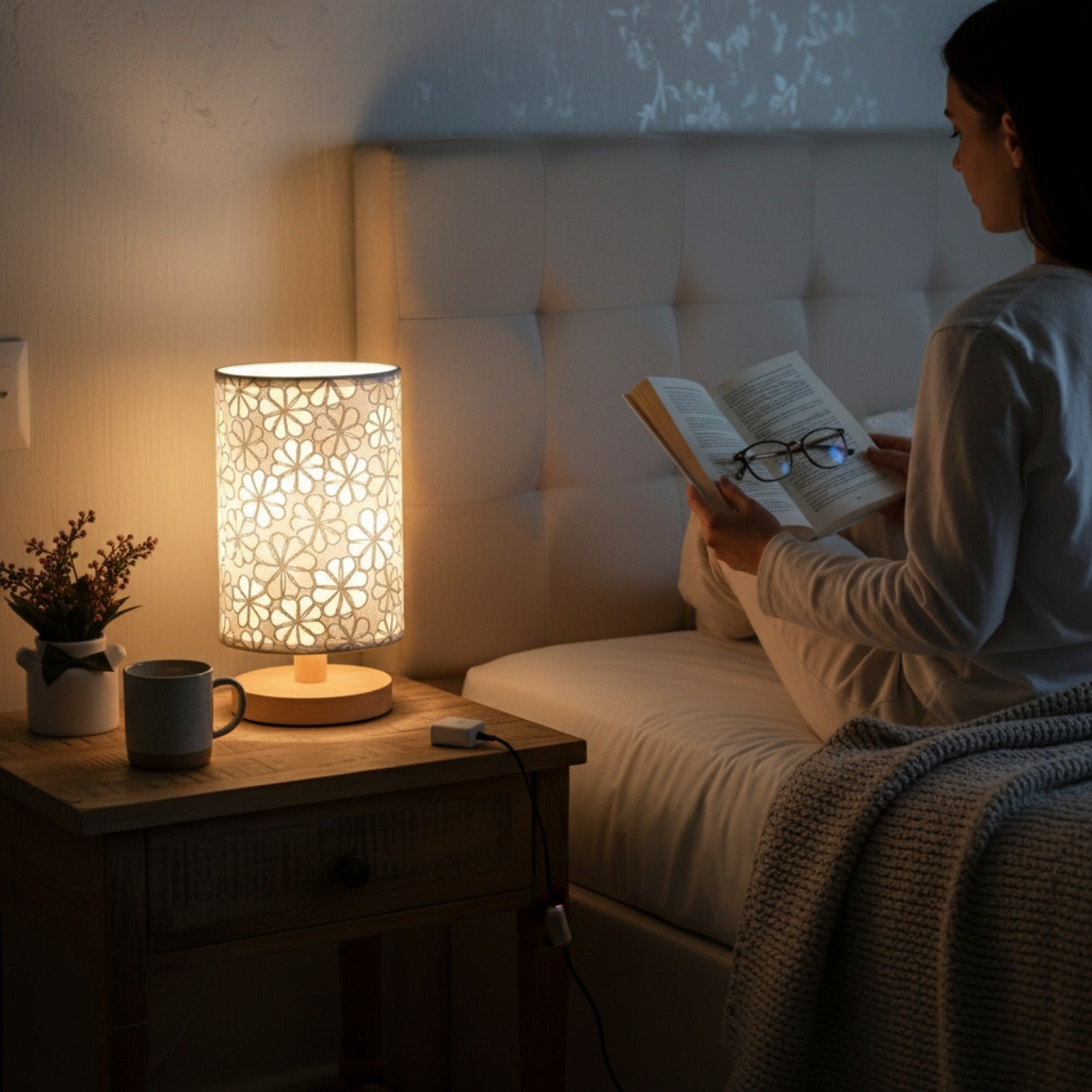 Lampe de Table Design avec Base en Bois et Abat-jour en Tissu - Alimentation USB, Lumière Tricolore